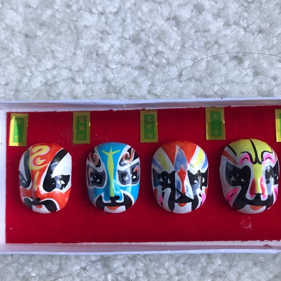NWOT Set of 10 Vintage Handpainted miniature Peking Opera Masks in Original box - Picture 2 of 5